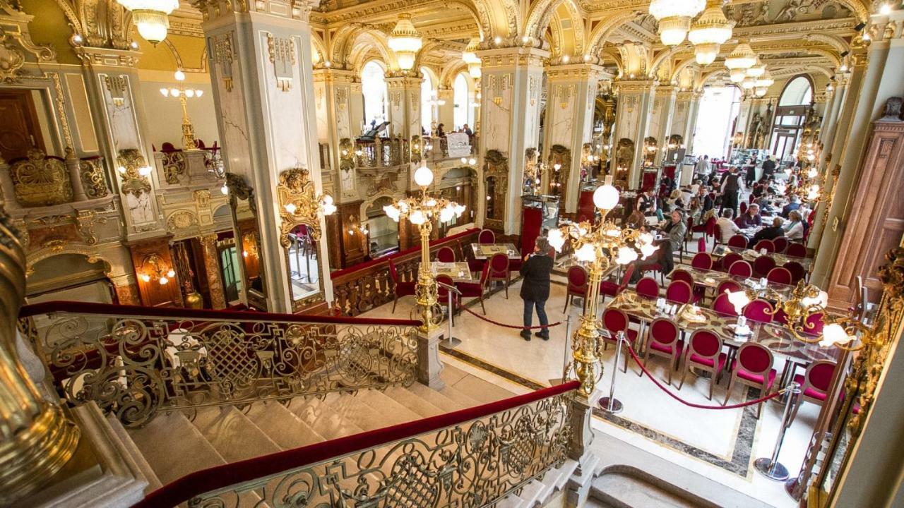 Andrassy Boulevard Budapest Luaran gambar
